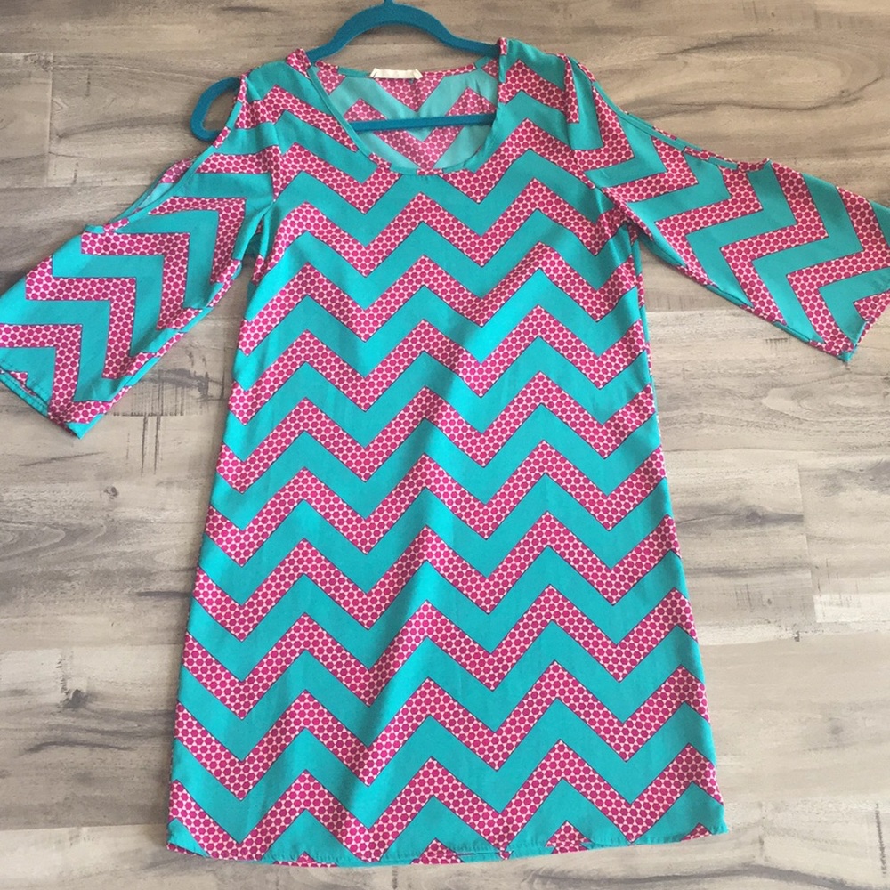 Open shoulder chevron dress